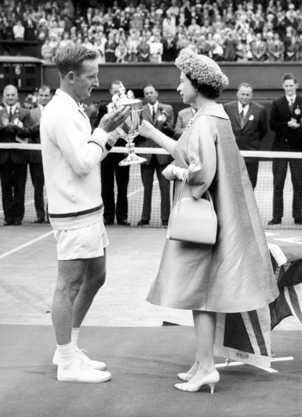 球高居榜首 球高居榜首